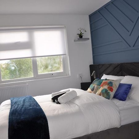 Luxury Studio- Mk Central- 5 Mins Drive To Train Station-Direct Trains To London, Birmingham Milton Keynes Exterior foto