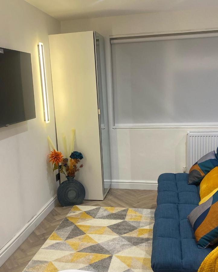 Luxury Studio- Mk Central- 5 Mins Drive To Train Station-Direct Trains To London, Birmingham Milton Keynes Exterior foto